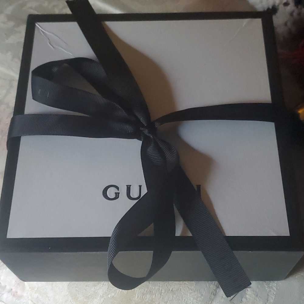 Gucci red & black